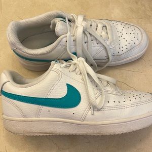 Nike Sneaker Size 6